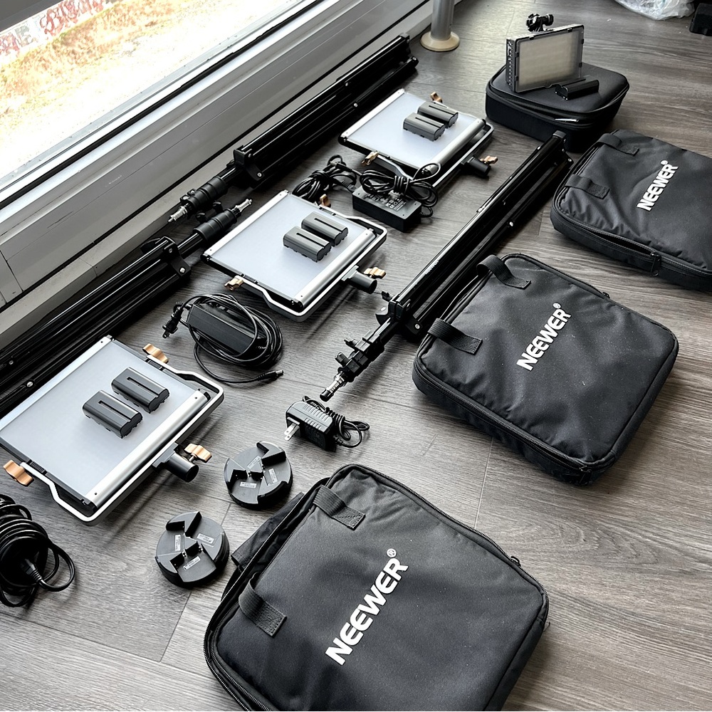 Neewer Lighting Kit + bonus batteries and light.